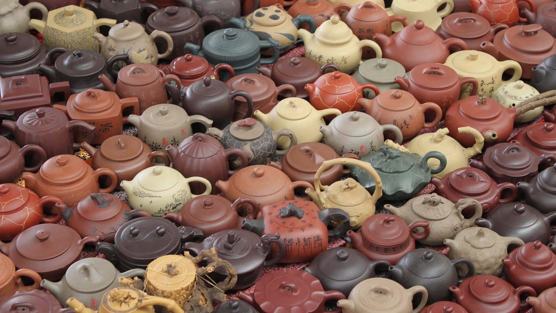 Different color clay tea pots