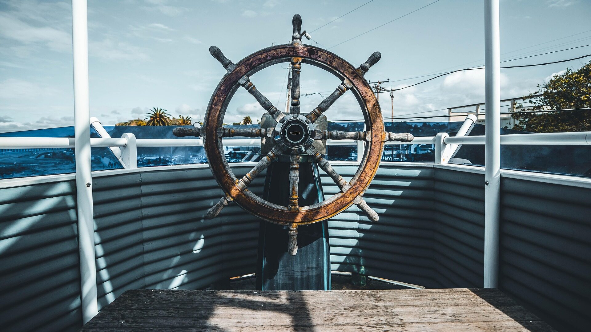 Shipping wheel helm